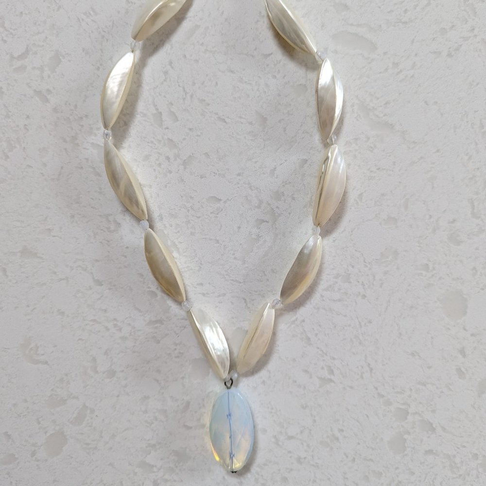 Pearl necklace with pendant